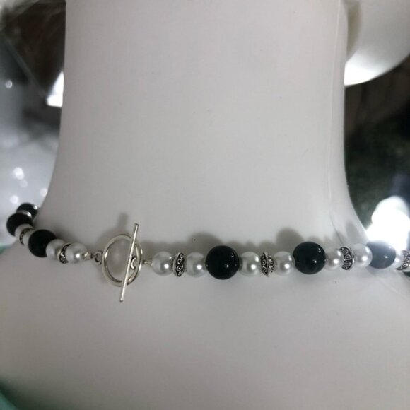 Beaded Necklace with Chunks of Onyx - Picture 3 of 6